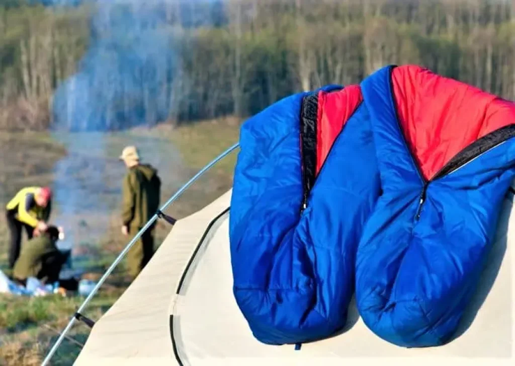 sleeping-bag-drying-on-tent